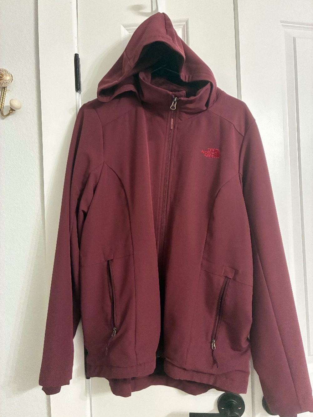 The North Face Women’s Hooded Softshell Jacket | Burgundy/Rose | Size L